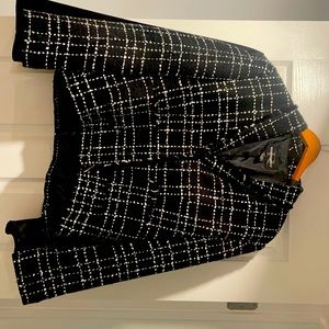 Selling business casual blacks white jacket- works with boots skirts etxczzz